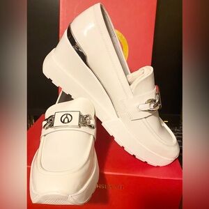 Elegant Wishbone White Loafers with Silver Accent. Size 10 (fits more like a 9)